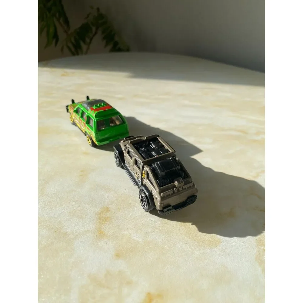 Matchbox 1992 Jeep Wrangler Sahara Jurassic Park Ford Explorer Dinosaur Print